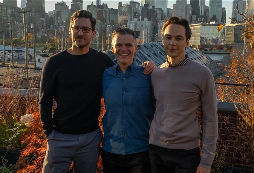 Michael Ausiello (center) with actors Ben Aldridge and Jim Parsons on the set of Spoiler Alert – Photo courtesy of Focus Features