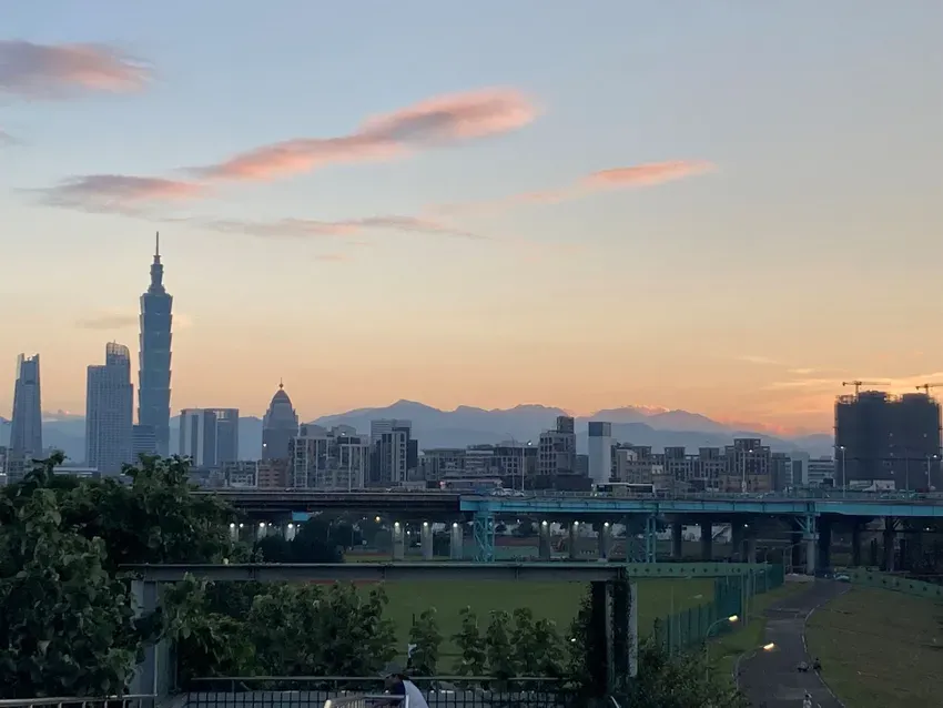 Taipei city sunset skyline / Madison Jones